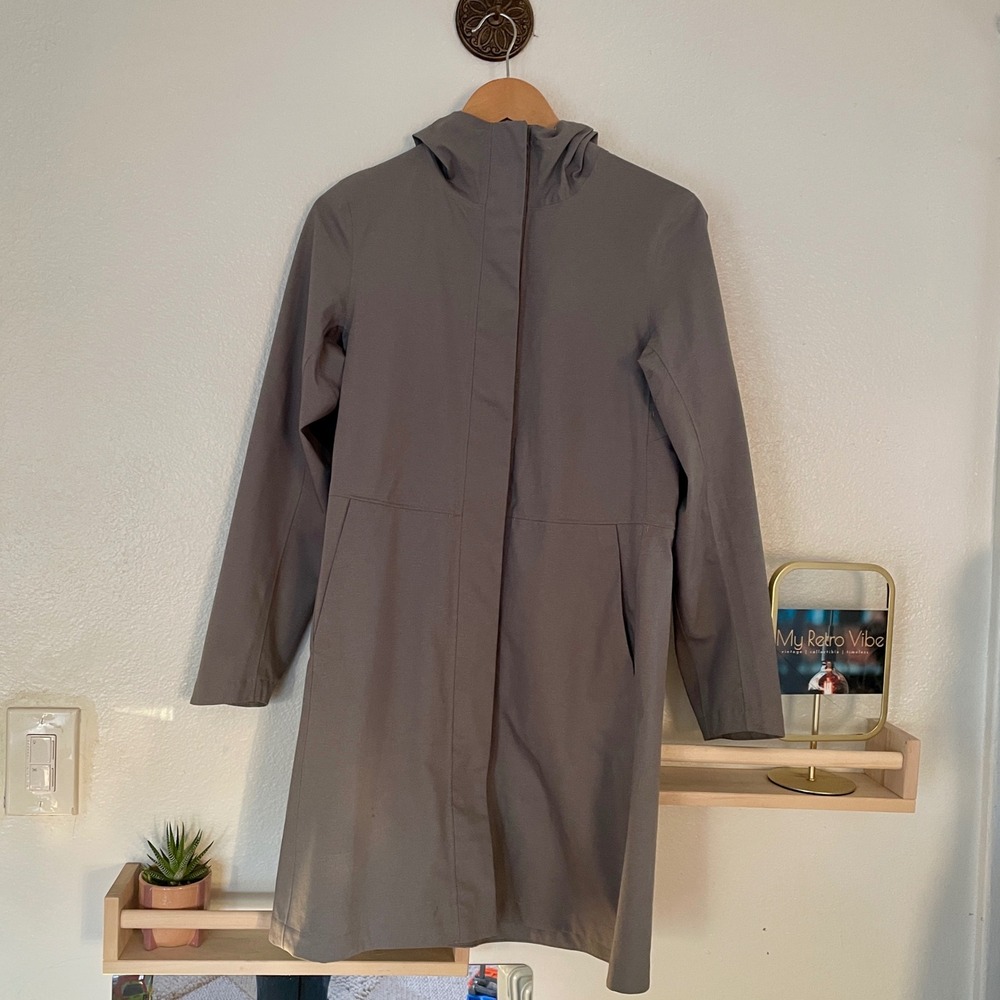 Uniqlo Blocktech Hooded Coat Gray Taupe Waterproof Windproof XS Rain Jacket